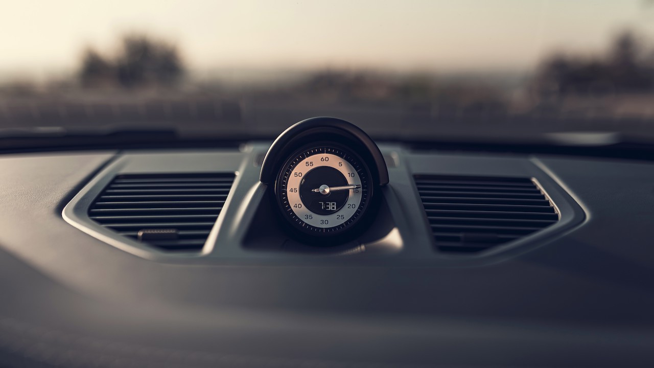 AUBERGINE_911_CARRERA_S_MANUAL_032_MU202475-R